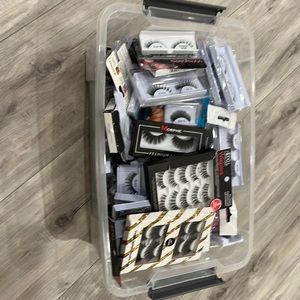 New unopened / unused eyelashes more than 60 lashes